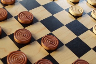 Play Online Checkers